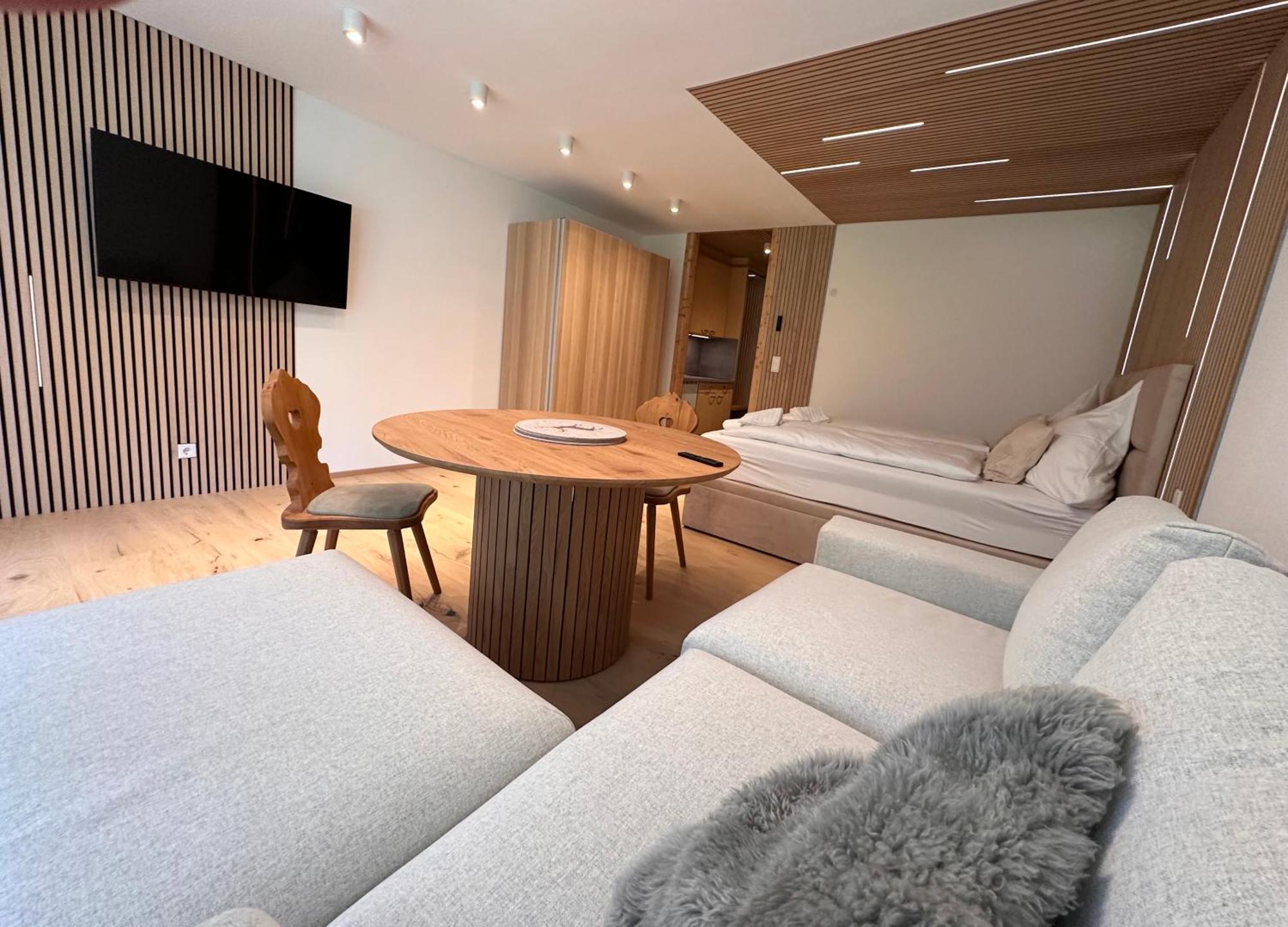 Studio Mit Indoor Pool Und Garten ザンクト・マルティン・バイ・ローファー エクステリア 写真